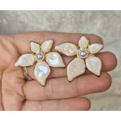 Pendientes flor nacar