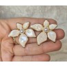 Pendientes flor nacar