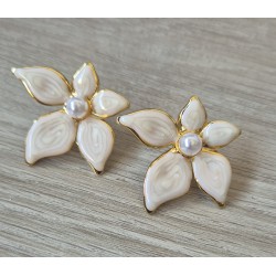 Pendientes flor nacar